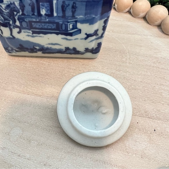 Three Hands | Lidded Jar Vase Vessel Decorative Piece | Grandmillennial | EUC - Picture 7 of 10